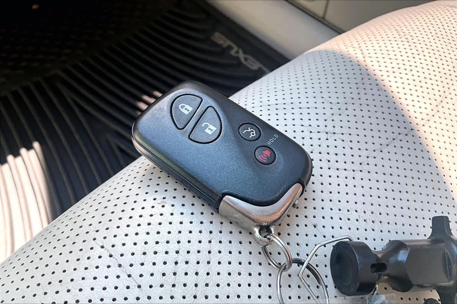 Used 2007 Starfire Pearl Lexus LWB image 14