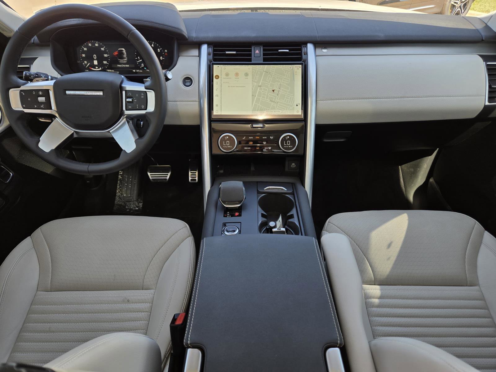 Used 2025 Fuji White Land Rover Dynamic SE image 36