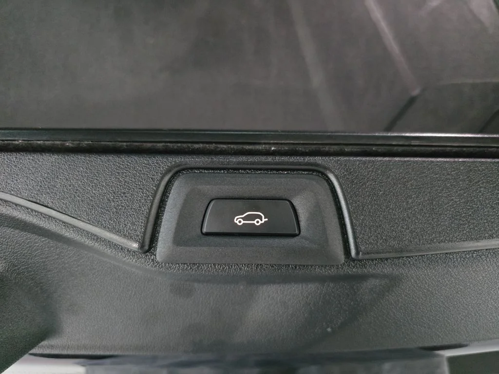 Used 2025 Carbon Black Metallic BMW xDrive40i image 16