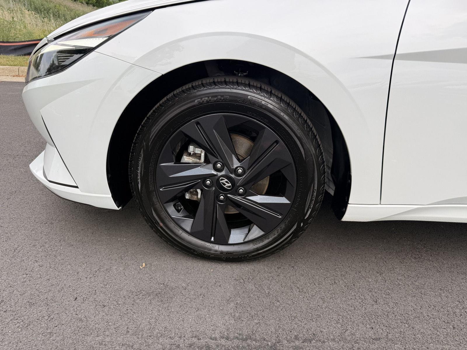 Used 2022 Quartz White Hyundai SEL image 9