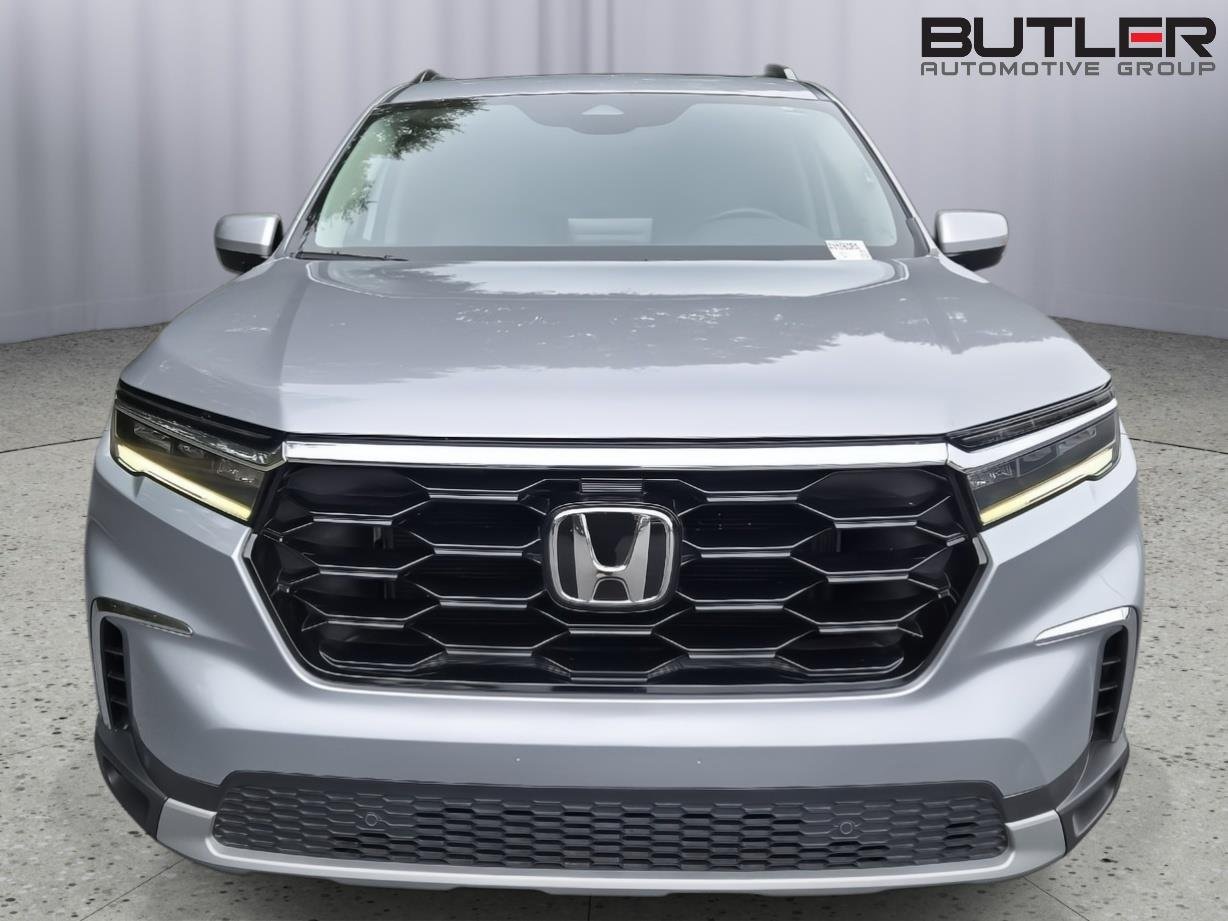 Used 2024 Lunar Silver Metallic Honda Touring image 10