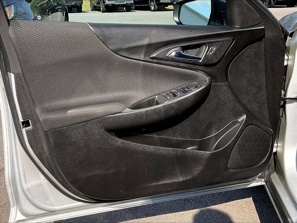 Used 2019 Silver Chevrolet LS image 9