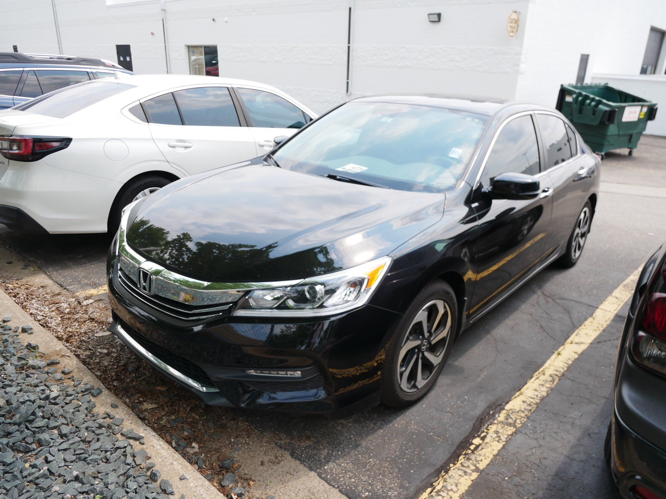 Used 2016 Black Honda EX-L image 2