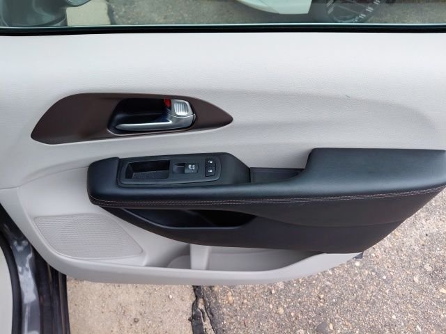 Used 2019 Gray Chrysler Touring L Plus image 29