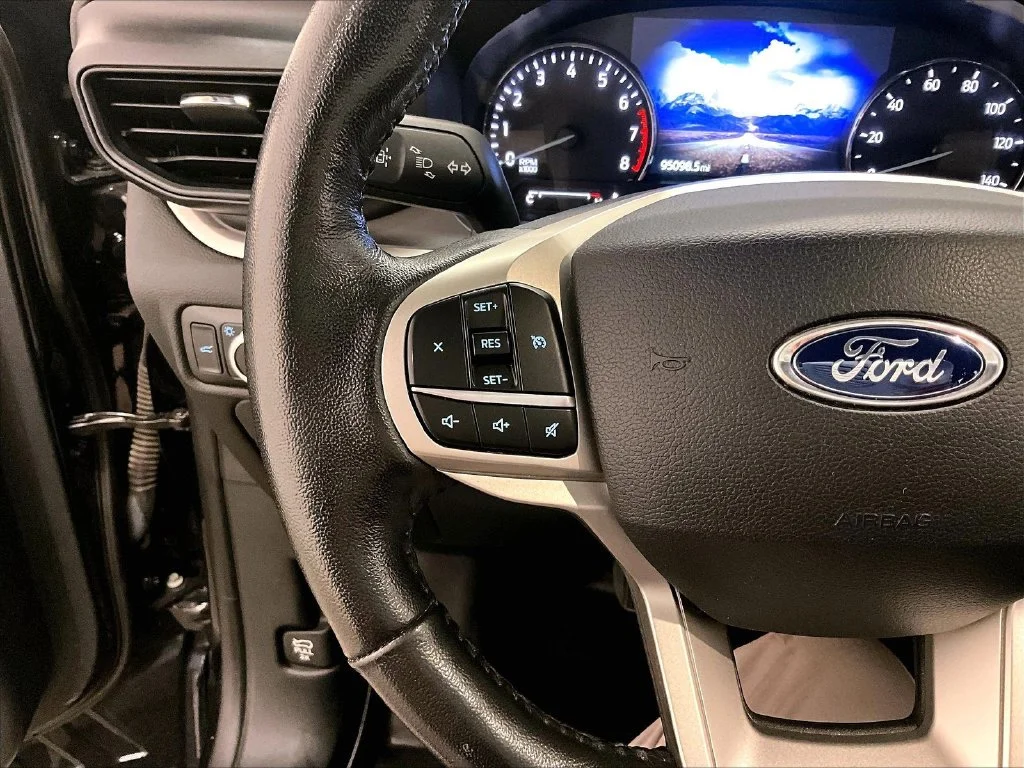 Used 2021 Black Ford XLT image 11
