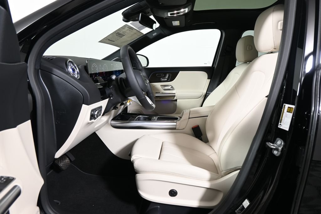 New 2026 Night Black Mercedes-Benz GLA 250 image 3