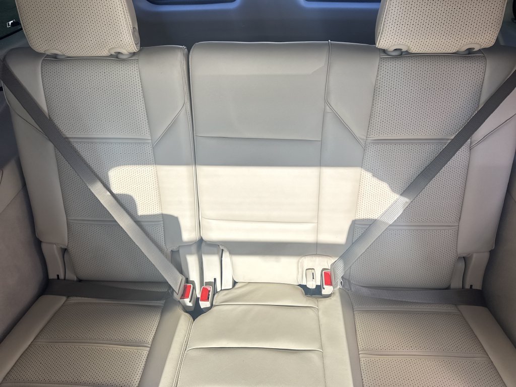 Used 2021 White Cadillac Sport Platinum image 24