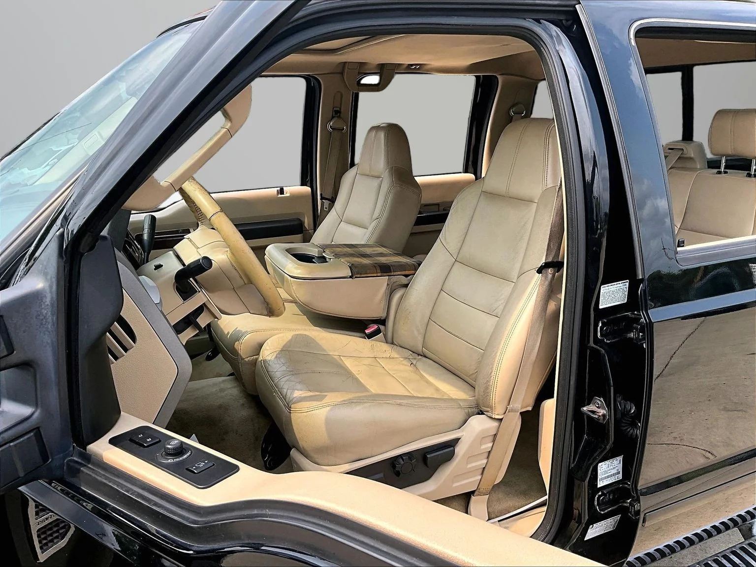 Used 2010 Black Ford Lariat image 23