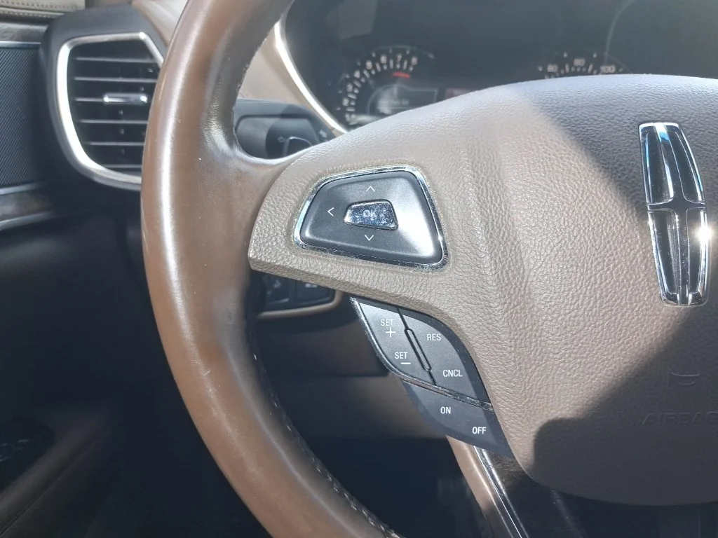 Used 2016  Lincoln Reserve image 30