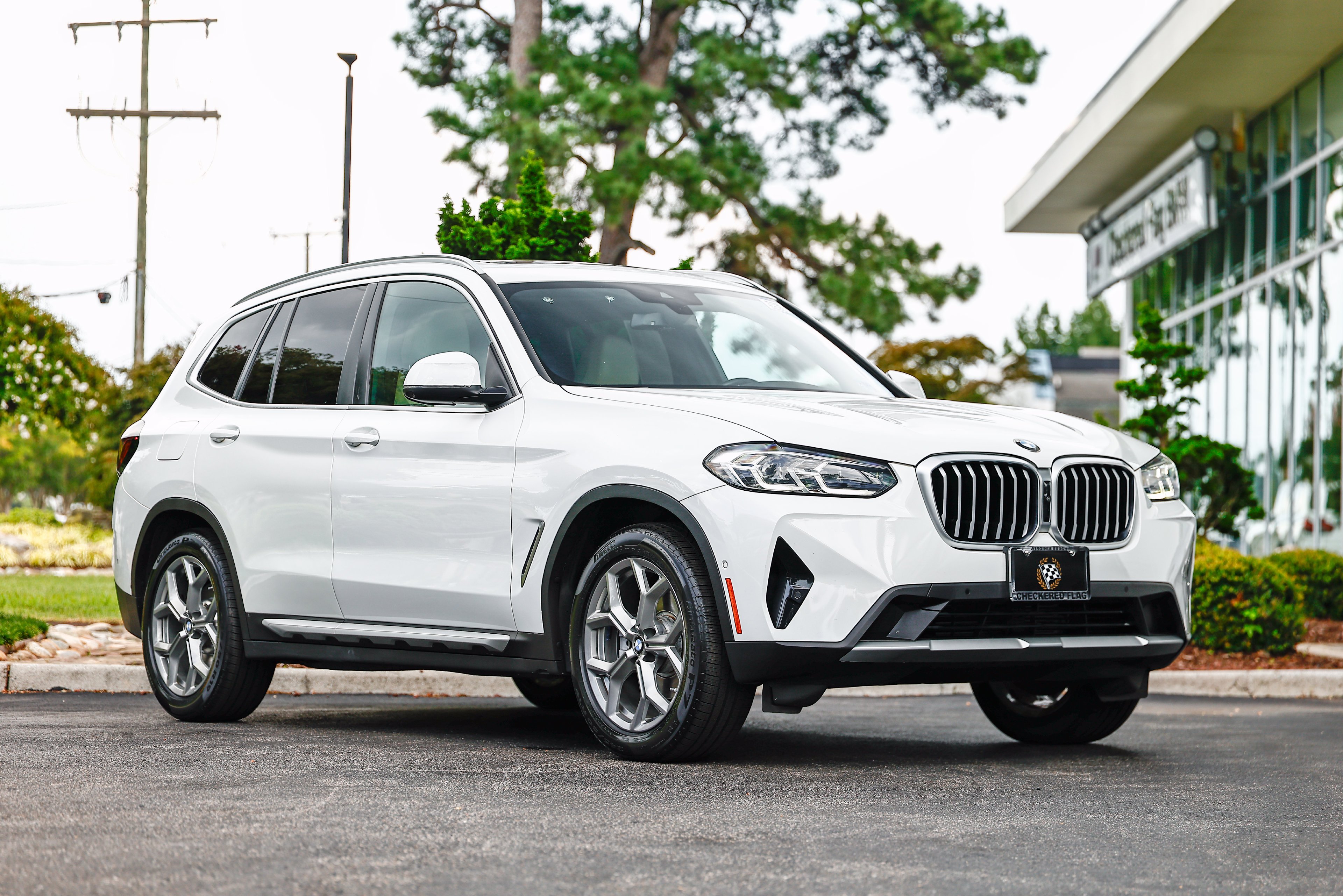 Used 2024 Alpine White BMW xDrive30i image 1