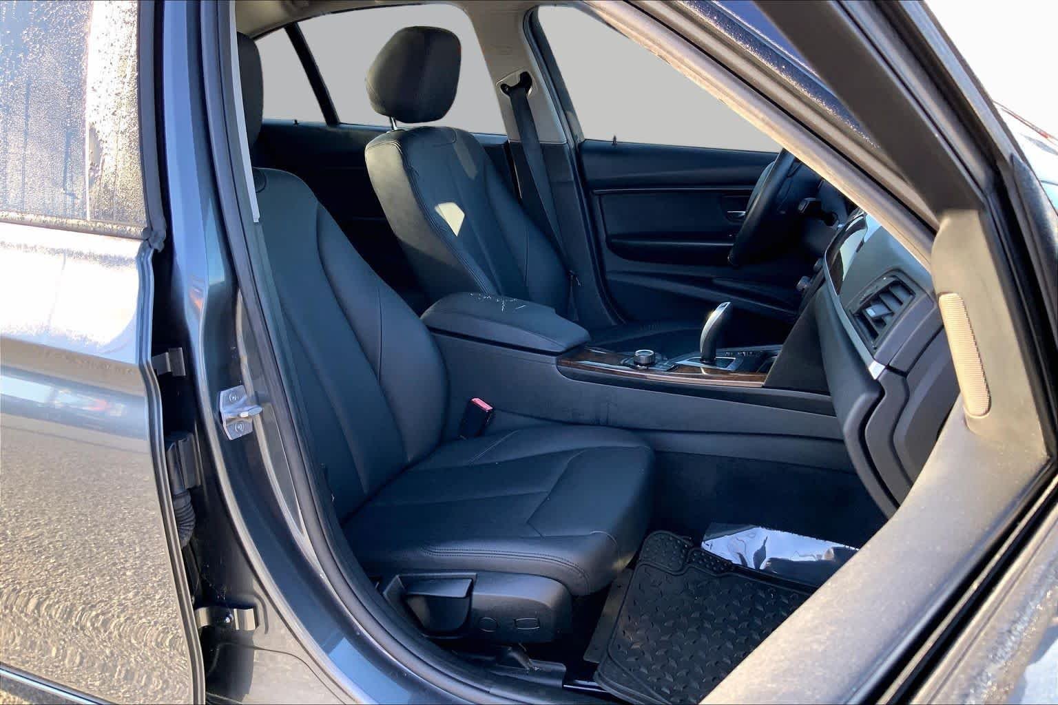 Used 2015 Black Sapphire Metallic BMW 320i image 9