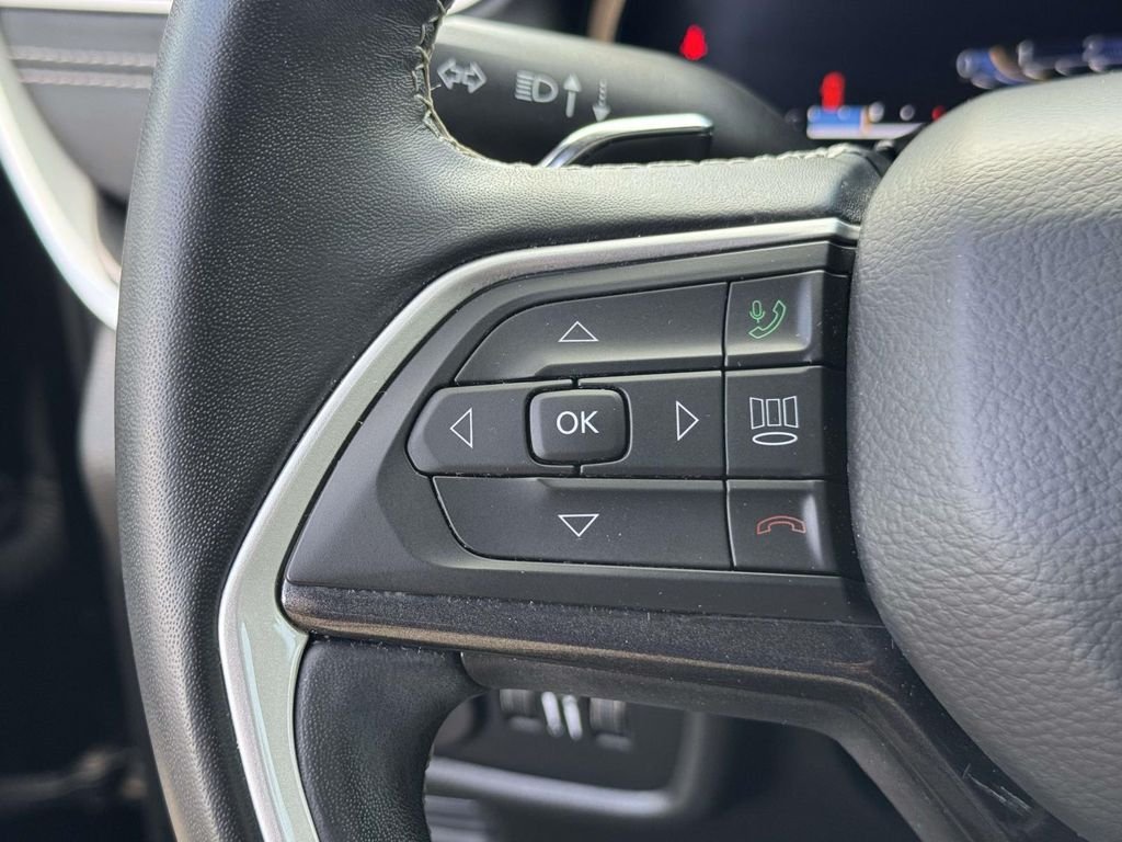 Used 2021 Black Jeep Laredo image 22
