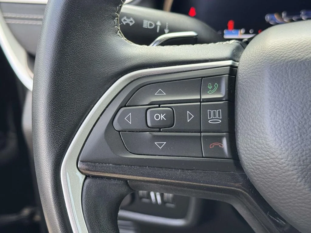 Used 2021 Black Jeep Laredo image 22