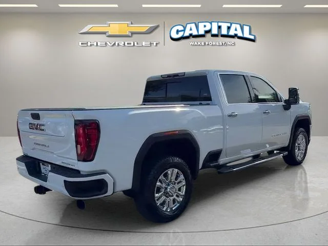 Used 2022 White GMC Denali image 5