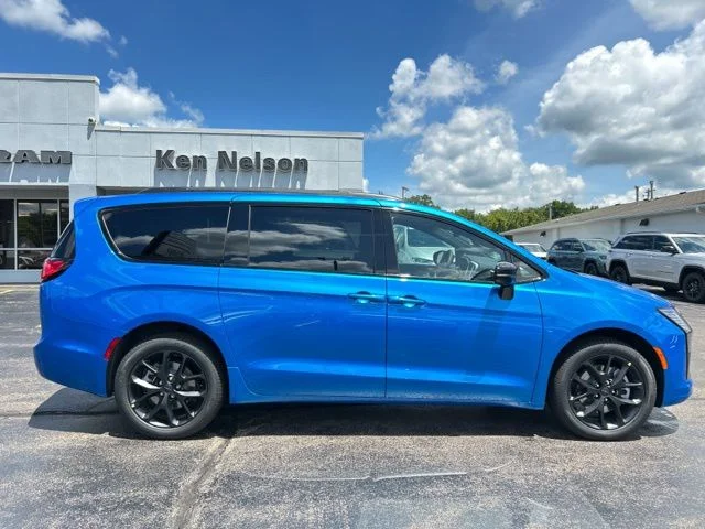 New 2027 Blue Pearl Chrysler Limited image 14