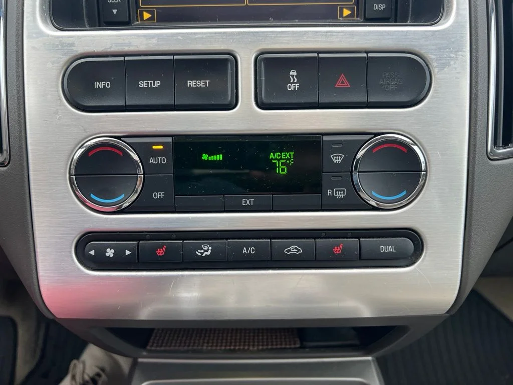 Used 2010 White Ford Limited image 15