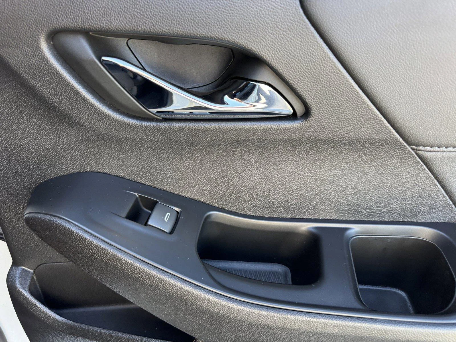 Used 2023 SUMMIT WHITE Chevrolet LT Cloth image 13