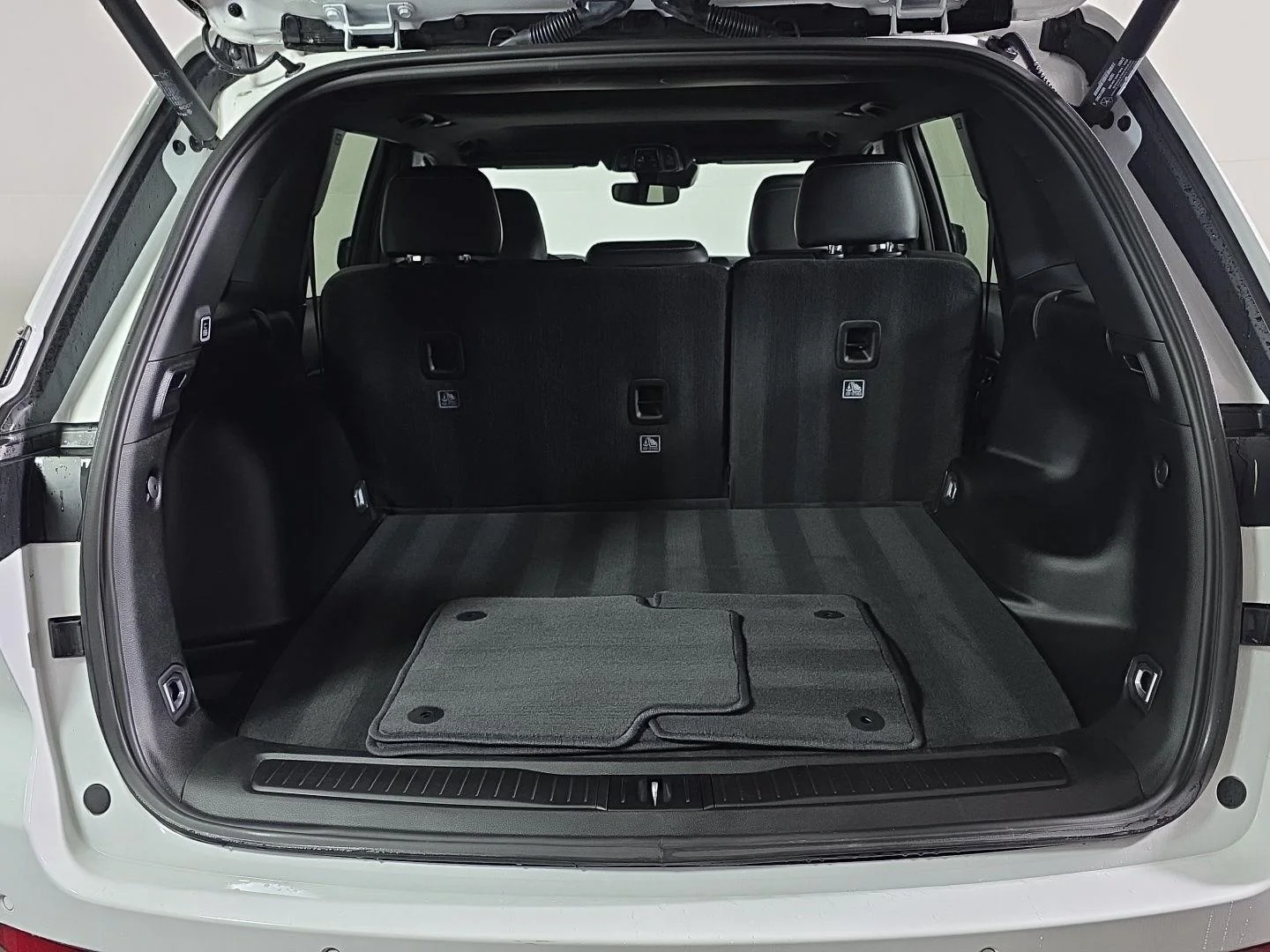 Used 2024 Bright White Clearcoat Jeep Altitude X image 3