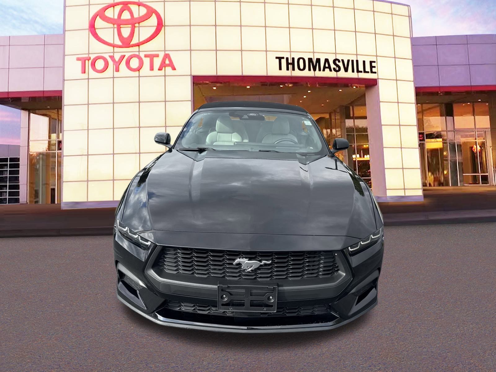 Used 2024  Ford  image 2