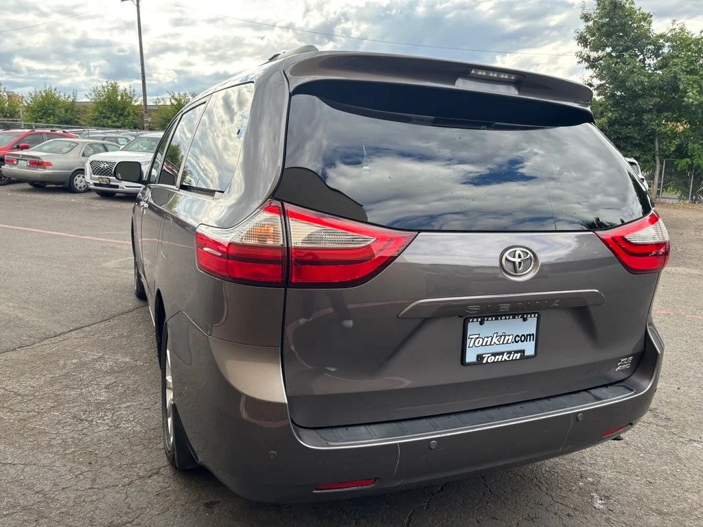 Used 2017 Predawn Gray Mica Toyota XLE image 9