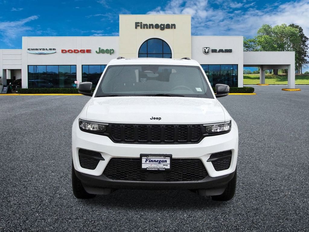 New 2025 Bright White Clear-Coat Exterior Paint Jeep Altitude X image 2
