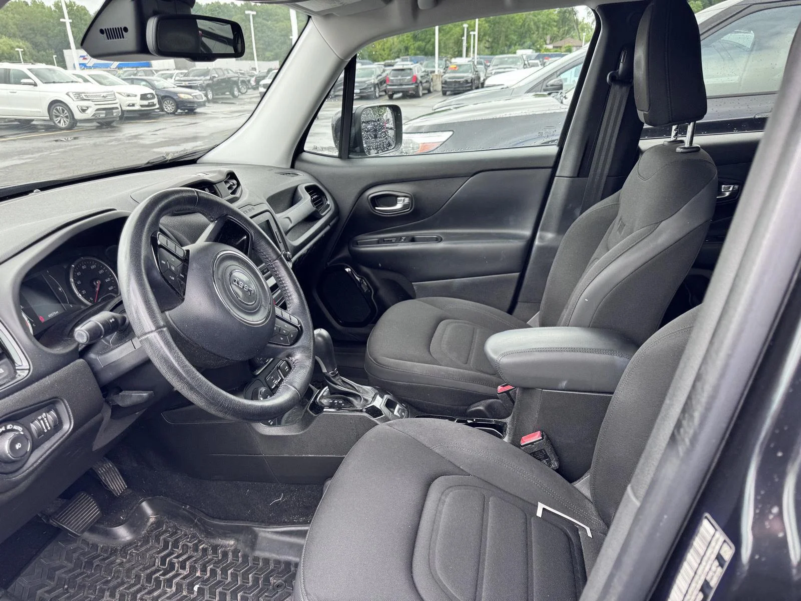 Used 2016 Carbon Black Metallic Jeep Justice image 5