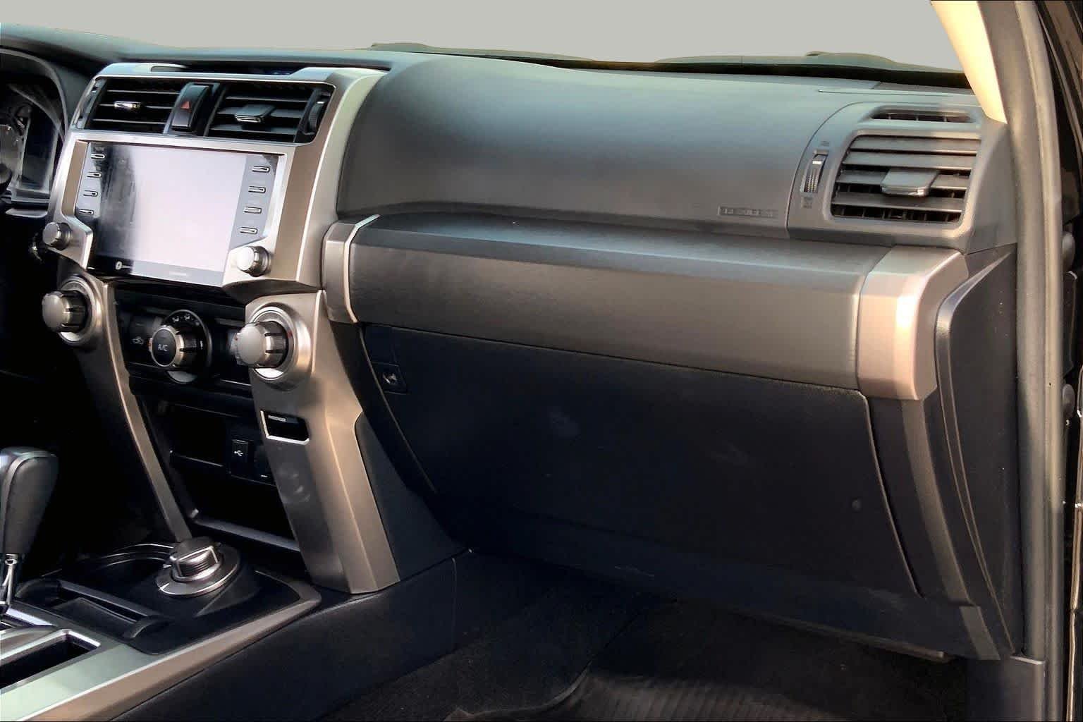 Used 2022 Midnight Black Metallic Toyota SR5 image 18