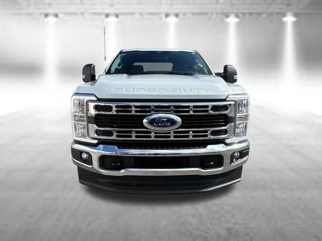 Used 2026 Oxford White Ford XLT image 10