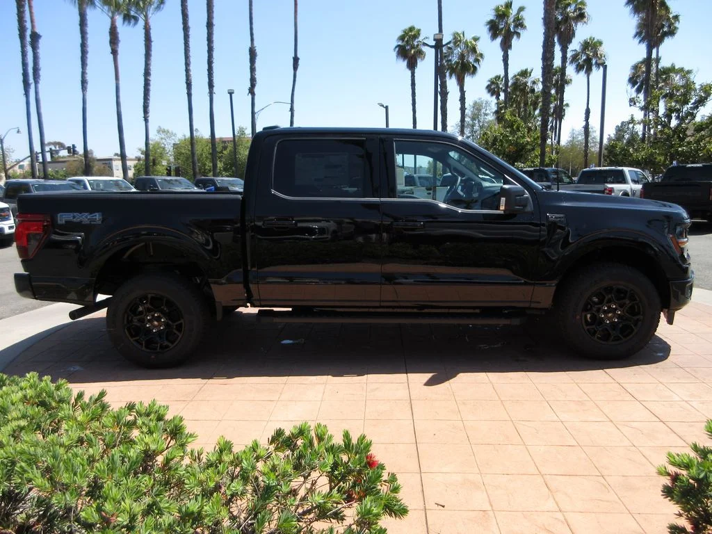 New 2026 Agate Black Metallic Ford XLT image 5
