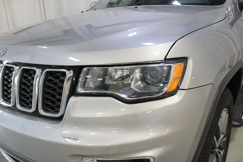 Used 2018 Silver Jeep Limited image 34