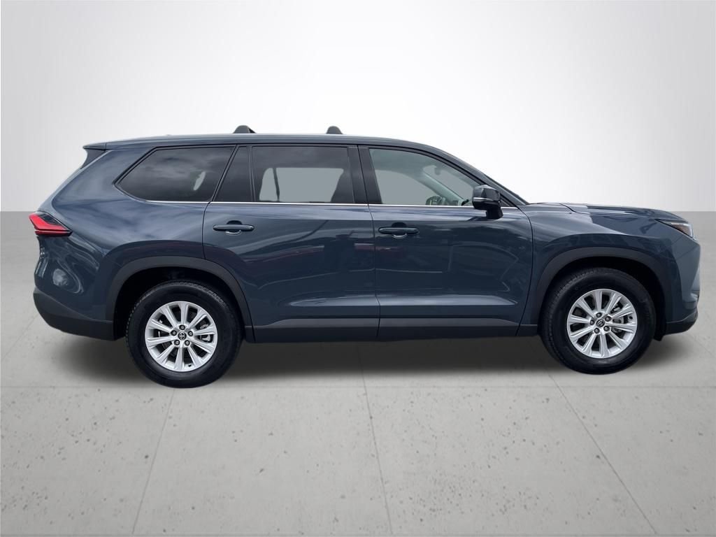 Used 2024 White Toyota XLE image 4