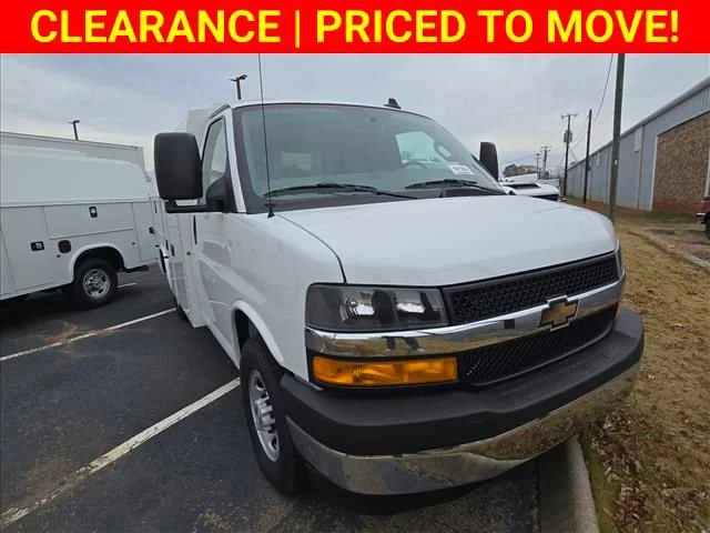 New 2025 Summit White Chevrolet 1WT image 15
