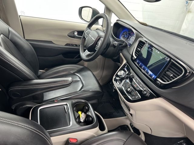Used 2023 White Chrysler Touring L image 25