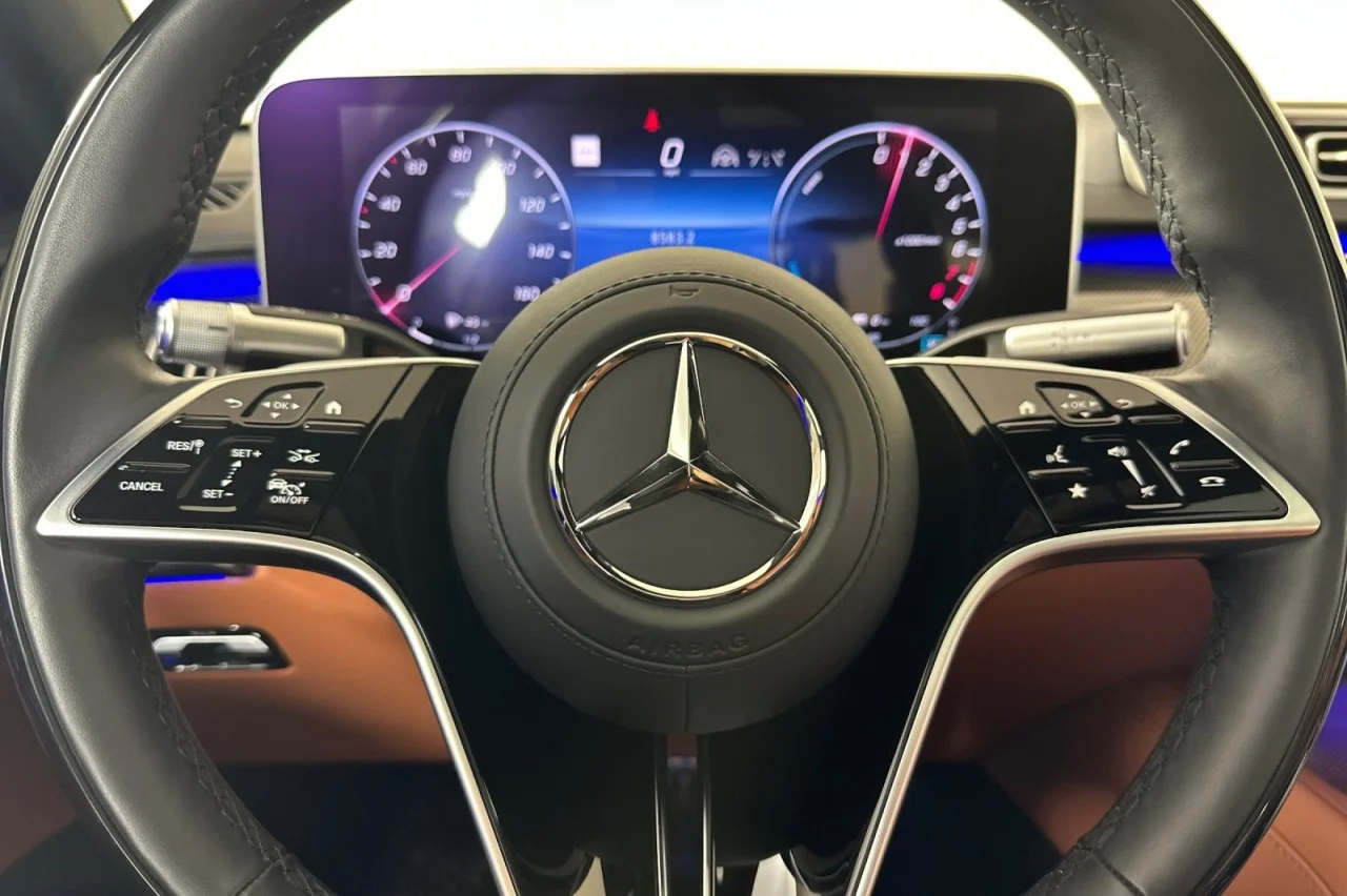 Used 2024 MANUFAKTUR Moonlight White Metallic Mercedes-Benz S 580e image 22