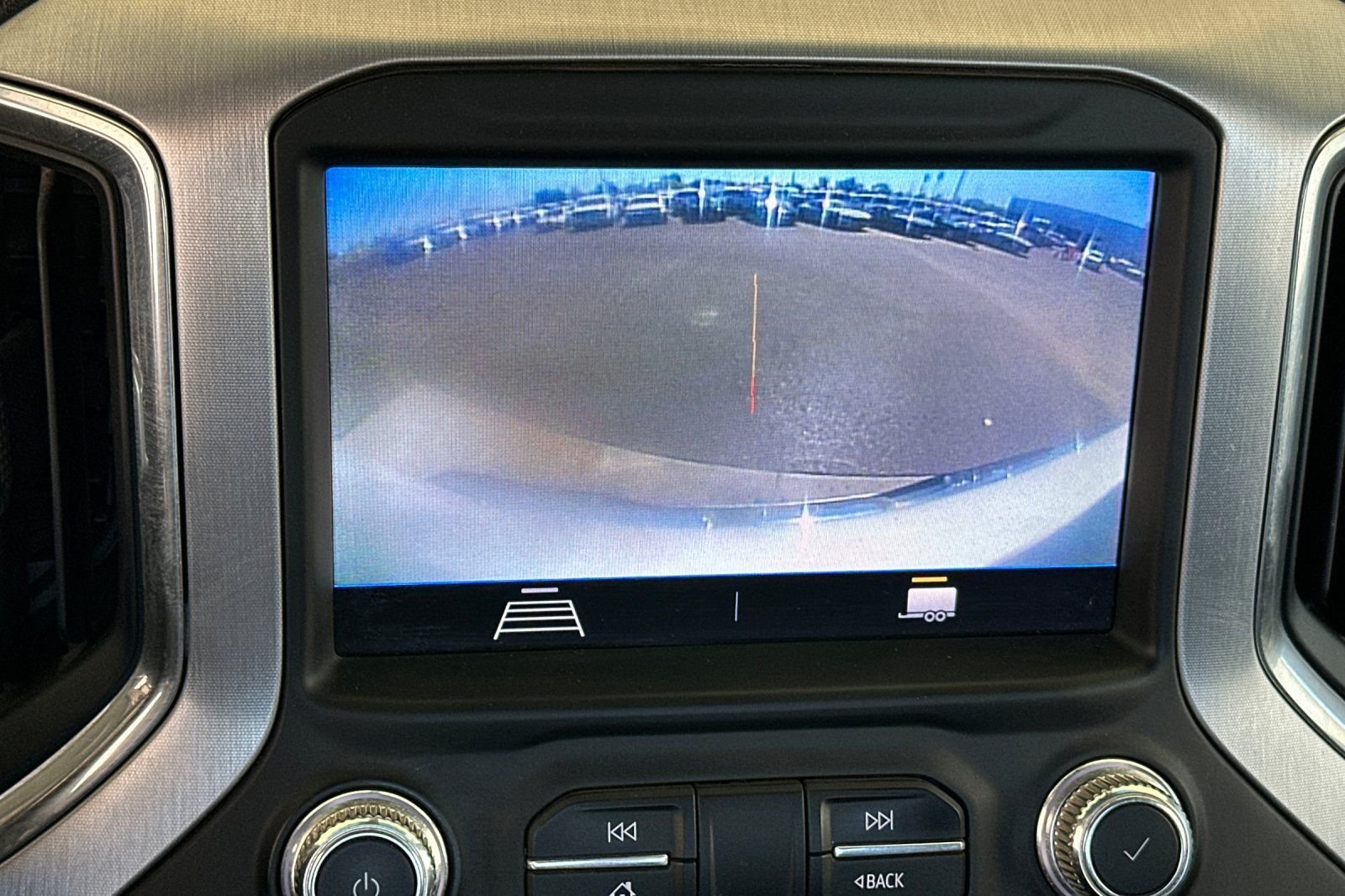 Used 2022 White GMC SLE image 16