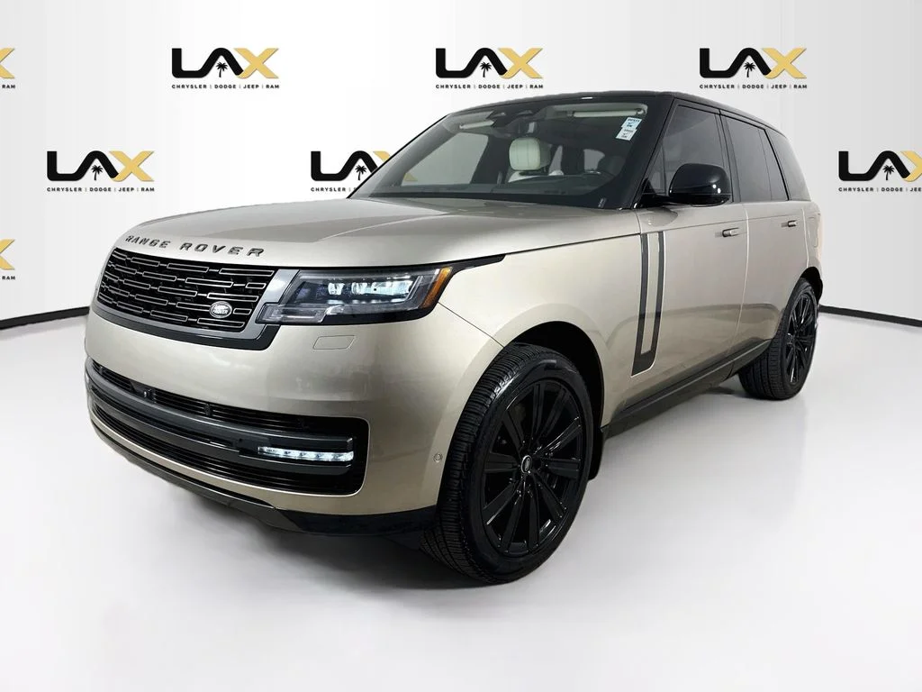 Used 2025 Gold Land Rover SE image 3