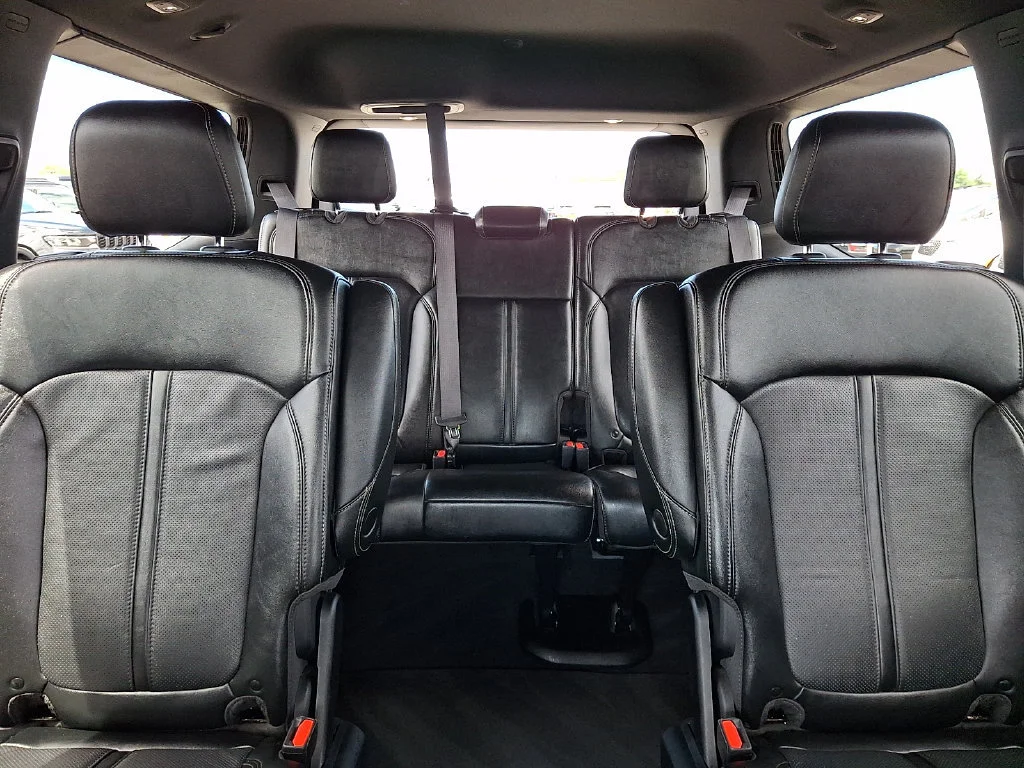 Used 2023 Diamond Black Crystal Pearlcoat Jeep Series III image 20