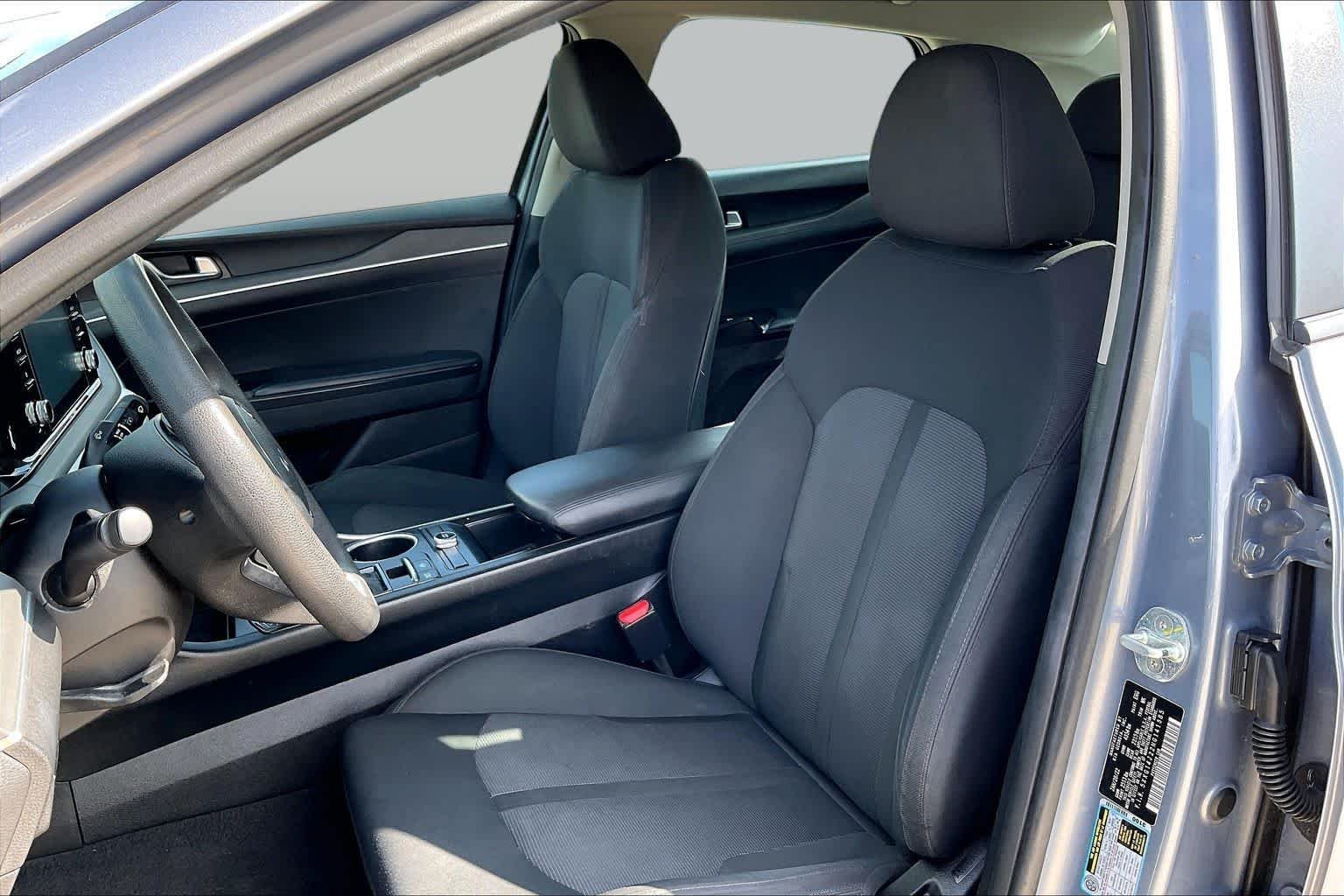 Used 2022 Everlasting Silver Kia LXS image 8