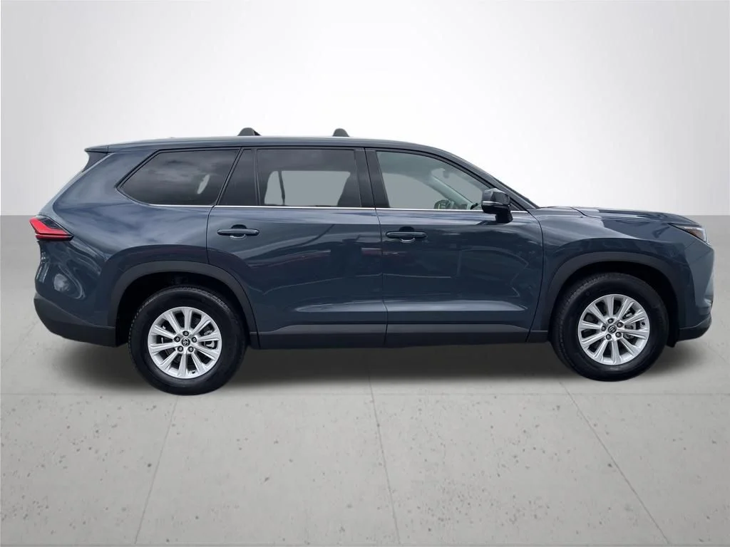 Used 2024 White Toyota XLE image 4