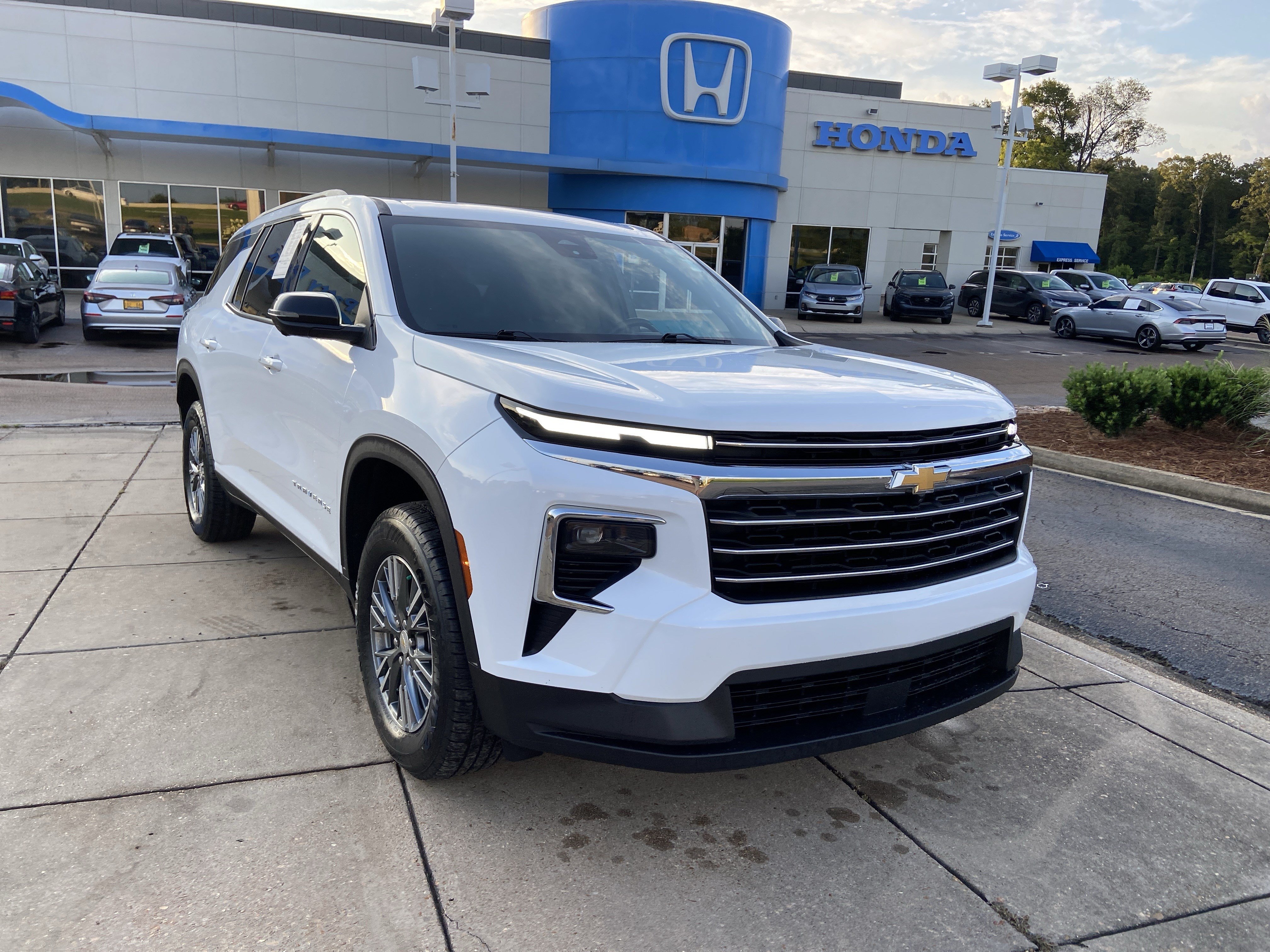 Used 2024 Summit White Chevrolet FWD LT image 2