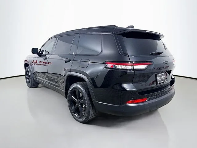 Used 2023 Black Jeep Altitude image 5