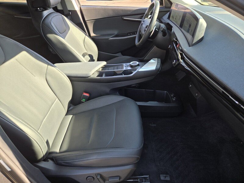 Used 2023 Gray KIA WIND RWD image 16