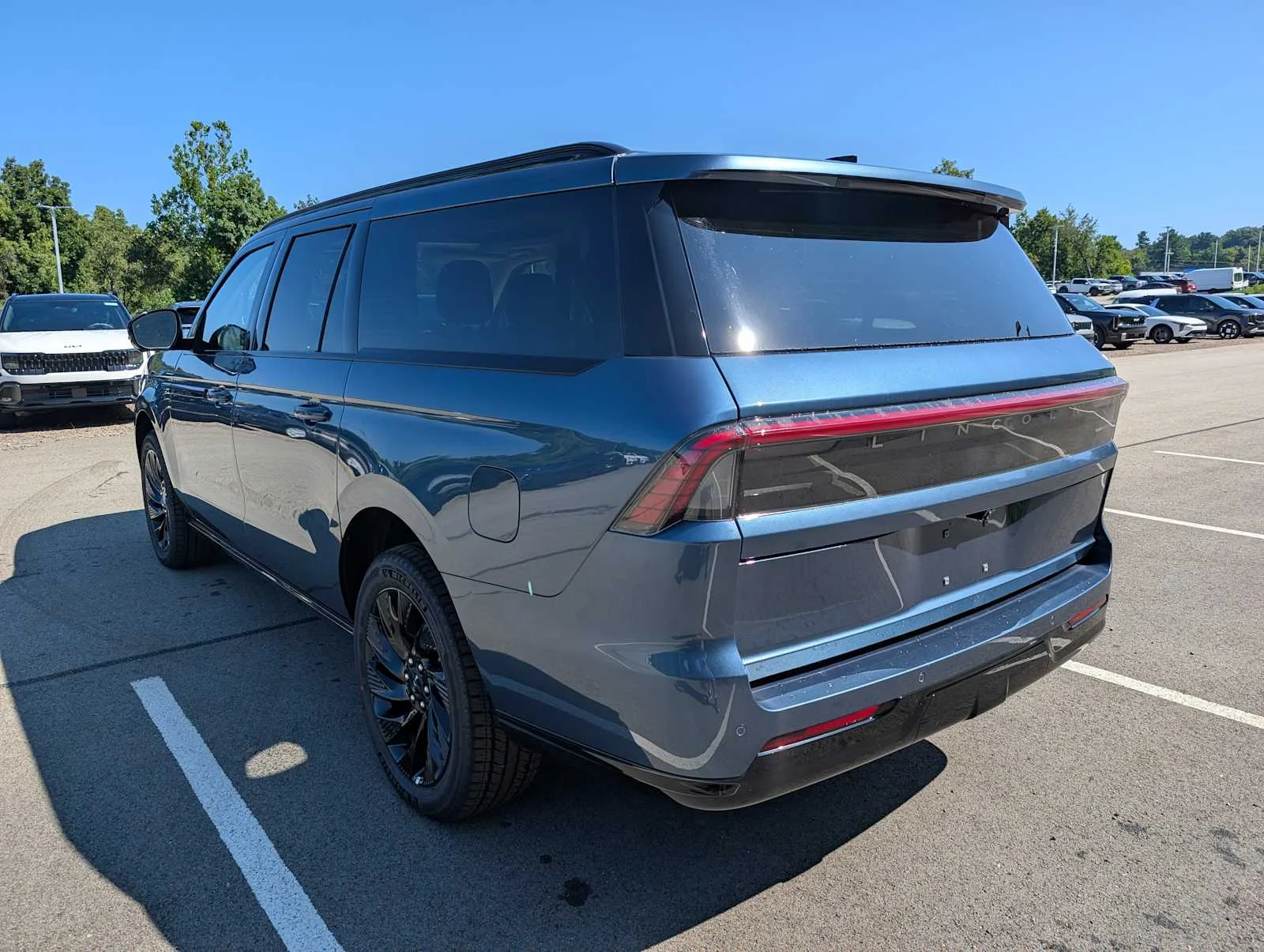 New 2027 Nocturnal Blue Metallic Clearcoat Lincoln Reserve image 9
