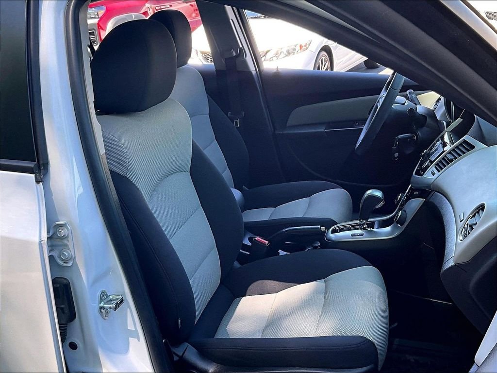 Used 2016 White Chevrolet LS image 11