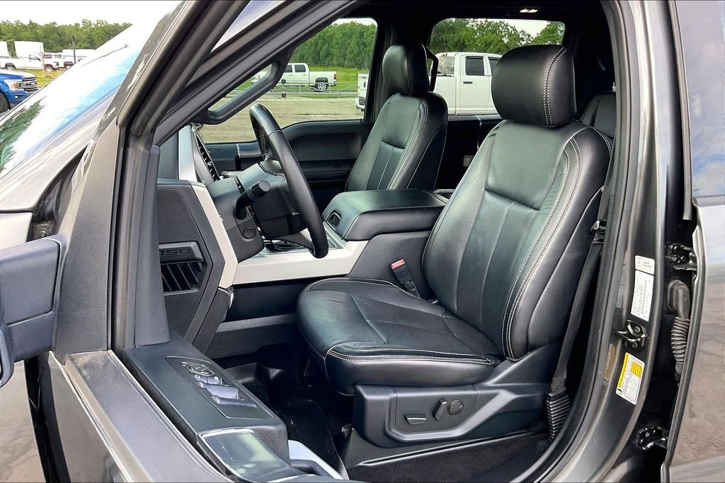 Used 2020 Magnetic Metallic Ford Lariat image 18