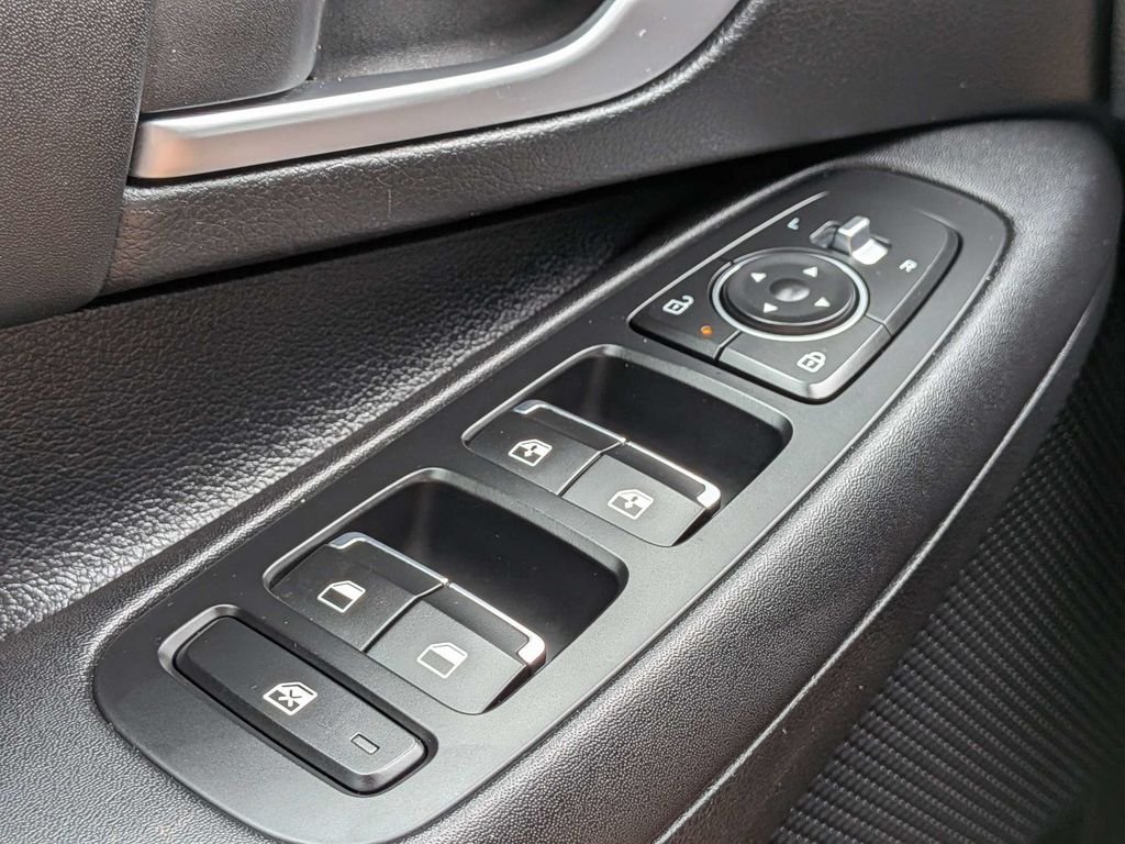 Used 2025 Silver Hyundai SEL image 30