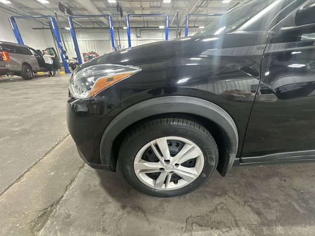 Used 2018 Black Nissan S image 23