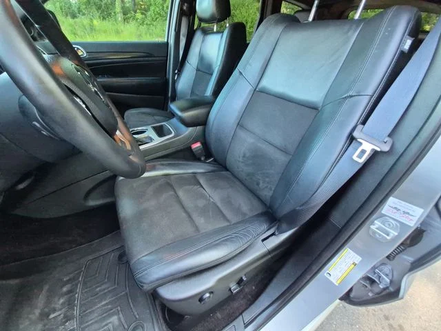 Used 2019 Silver Jeep Altitude image 27