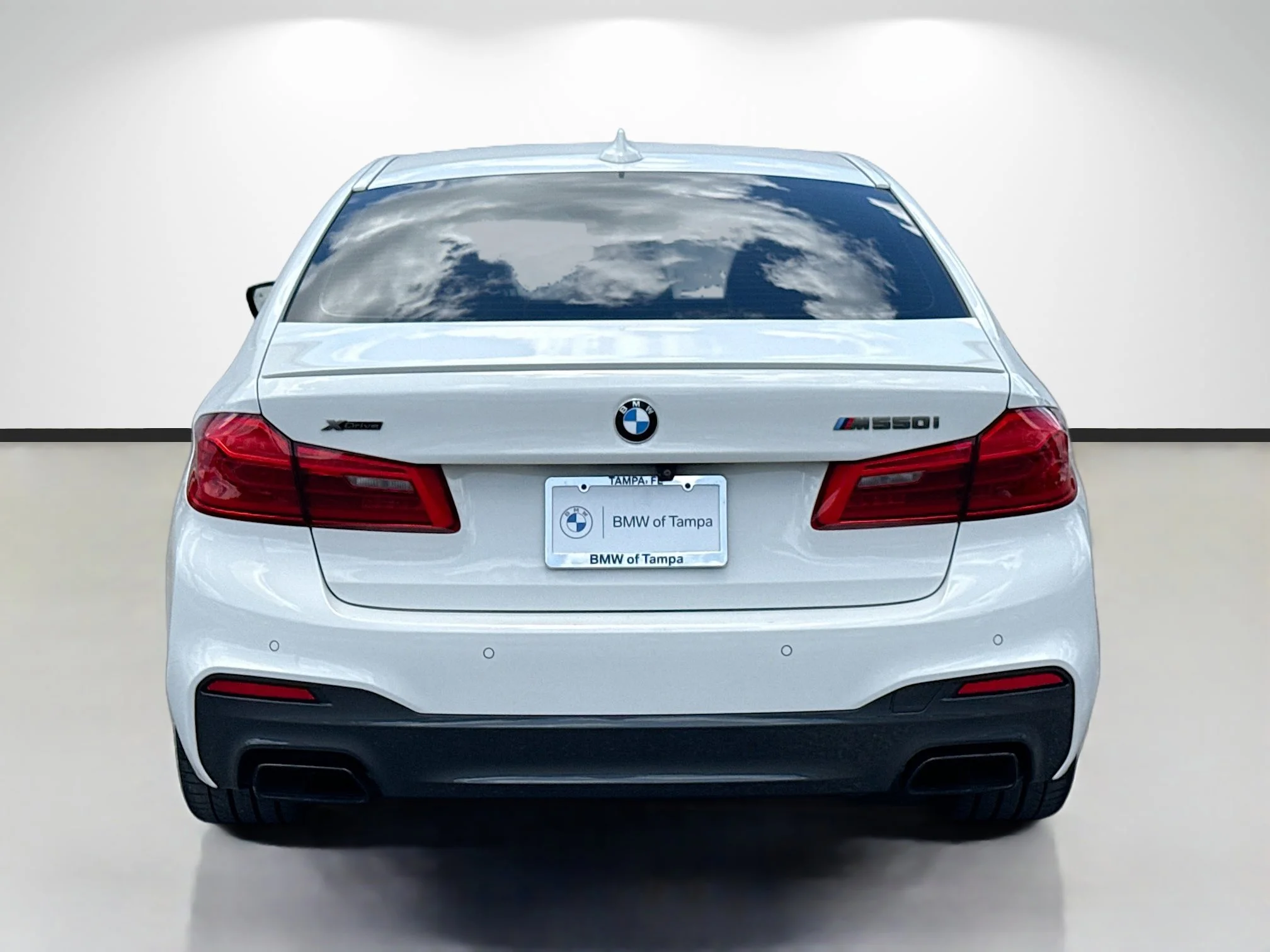 Used 2019 Alpine White BMW M550i xDrive image 4