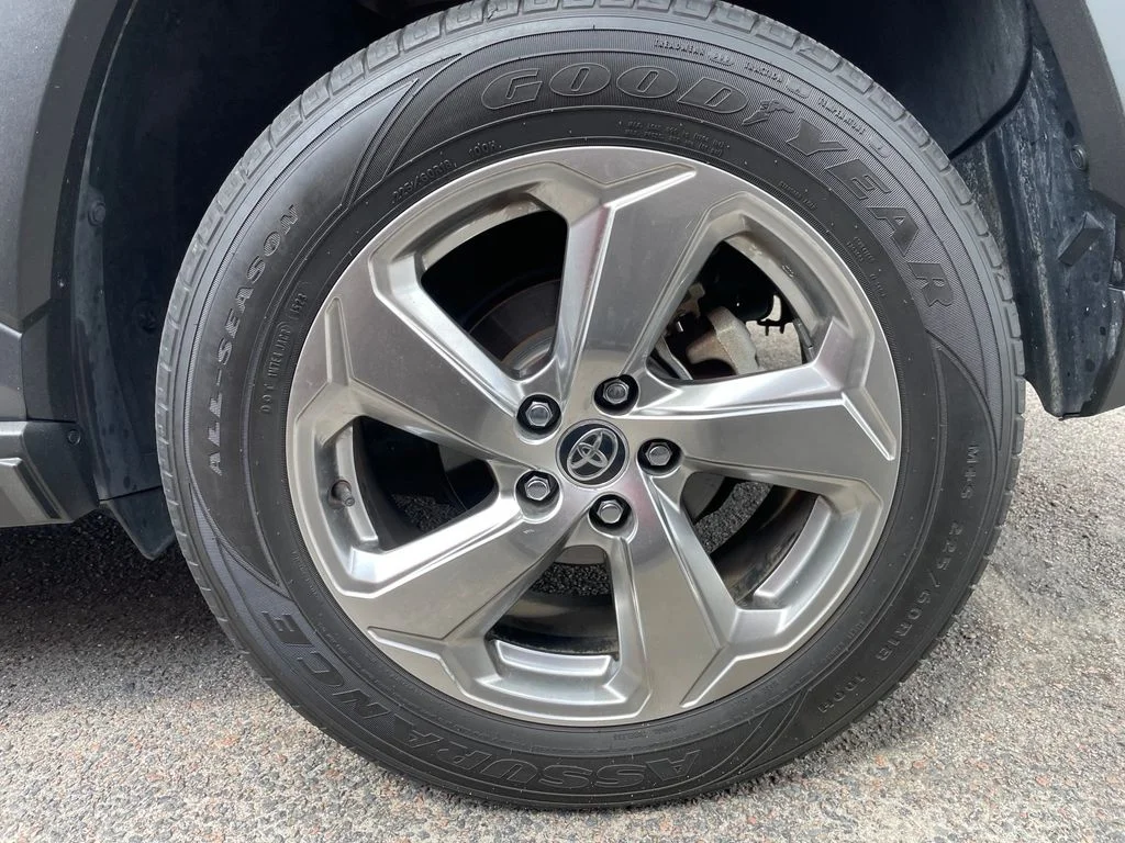 Used 2021 Gray Toyota XLE Premium image 12